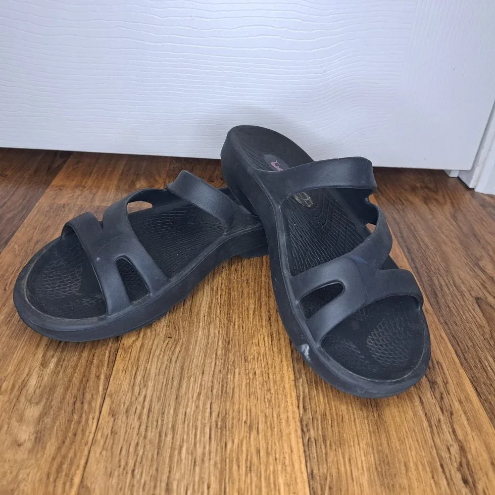 Reel Legends Black Slip-On Comfort Sandals Size 9 - Picture 1 of 7